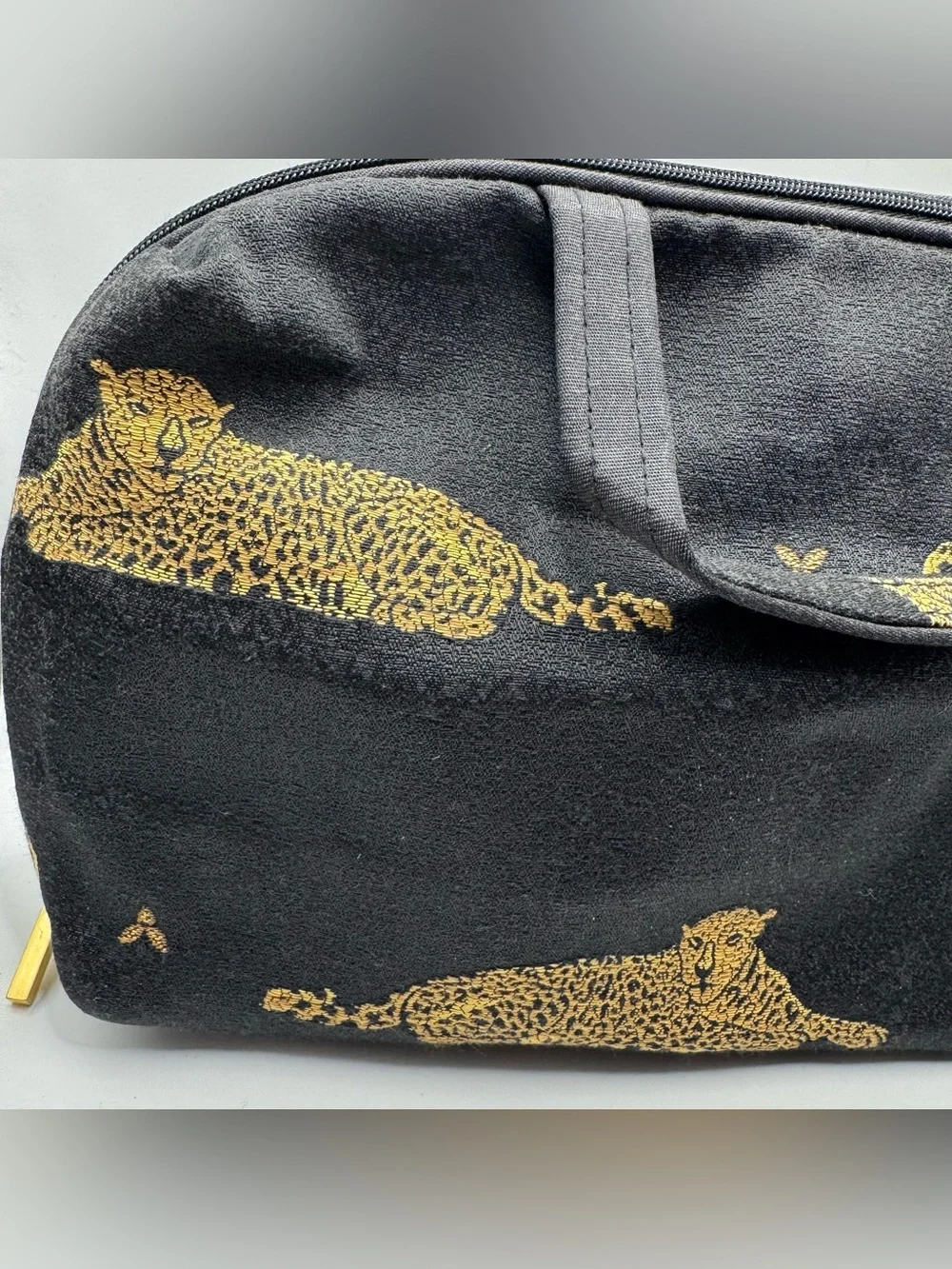 VTG Womens Leopard Print Black Zipper Travel Case with Pouch Set Maximalist